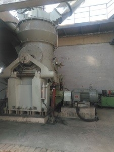 Efisiensi Tinggi HVM Vertikal Roller Mill Gips Powder Untuk Tumbuhan